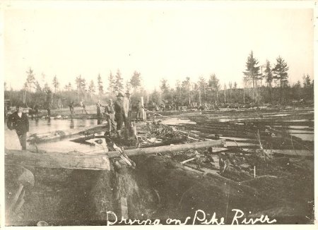Log drive on the Pike River